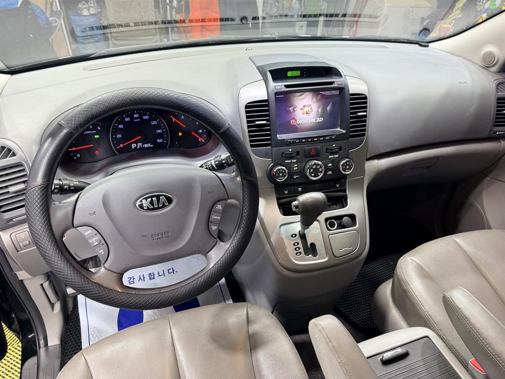 KIA Carnival - Vista 11