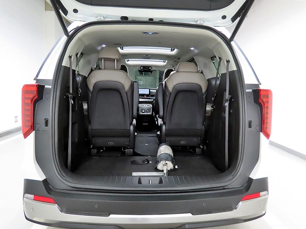 KIA Carnival - Vista 5