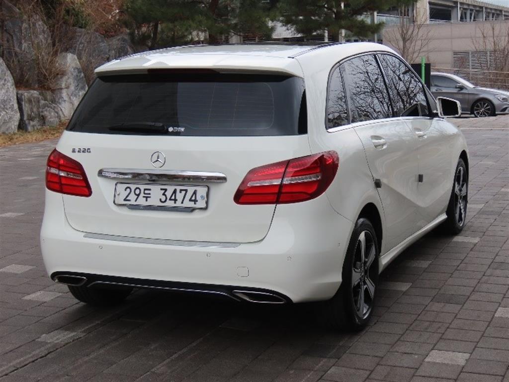 Mercedes Benz B Class (MY B) - Vista 5