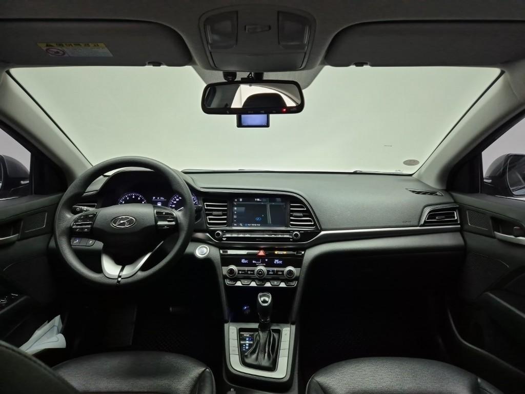 HYUNDAI Avante - Vista 7