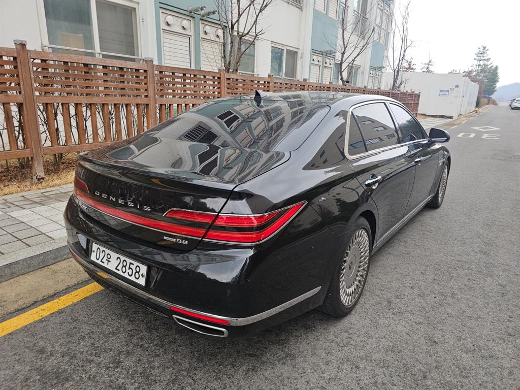 Genesis G90 - Vista 7