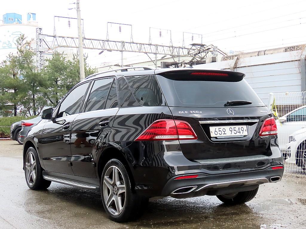 Mercedes Benz GLE Class - Vista 3