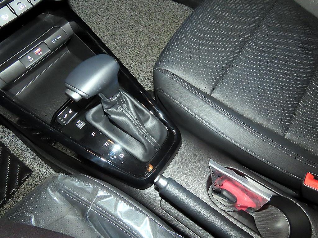 KIA Stonic - Vista 12