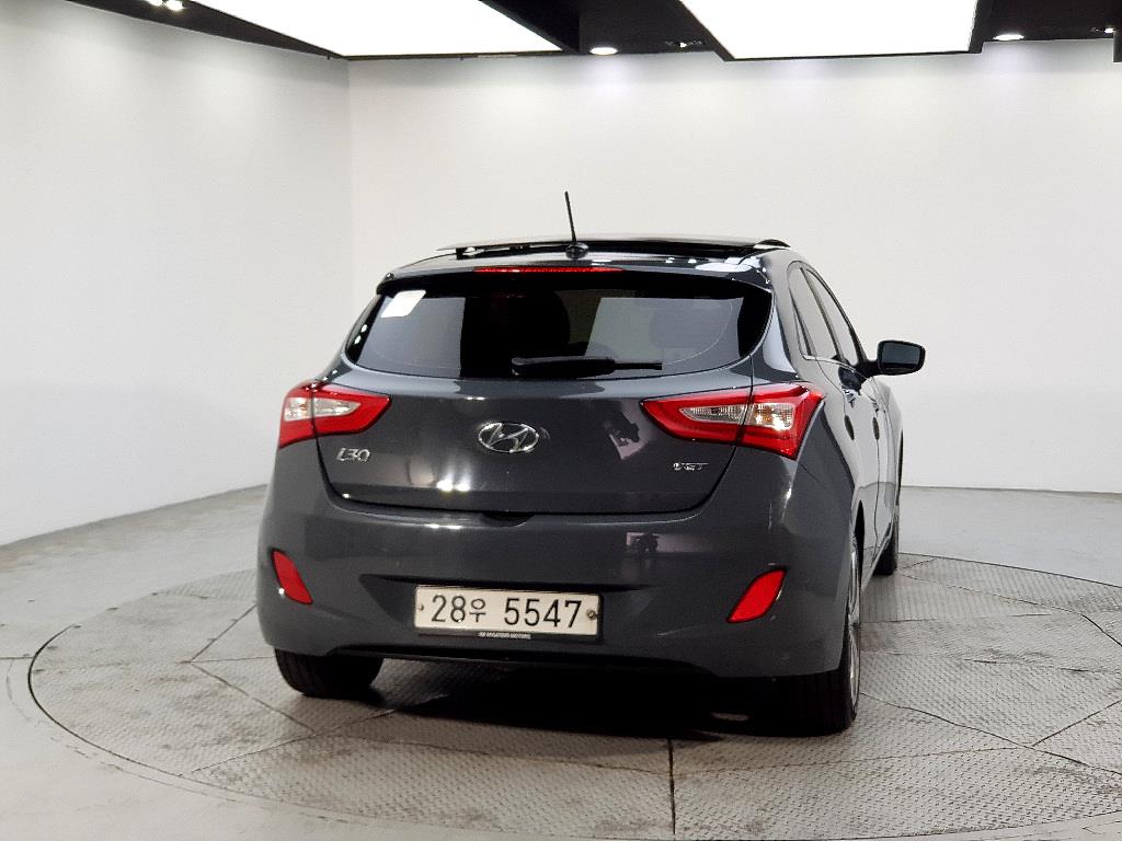HYUNDAI i30 - Vista 3