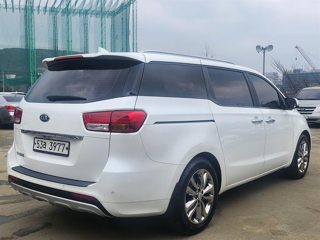 KIA Carnival - Vista 2