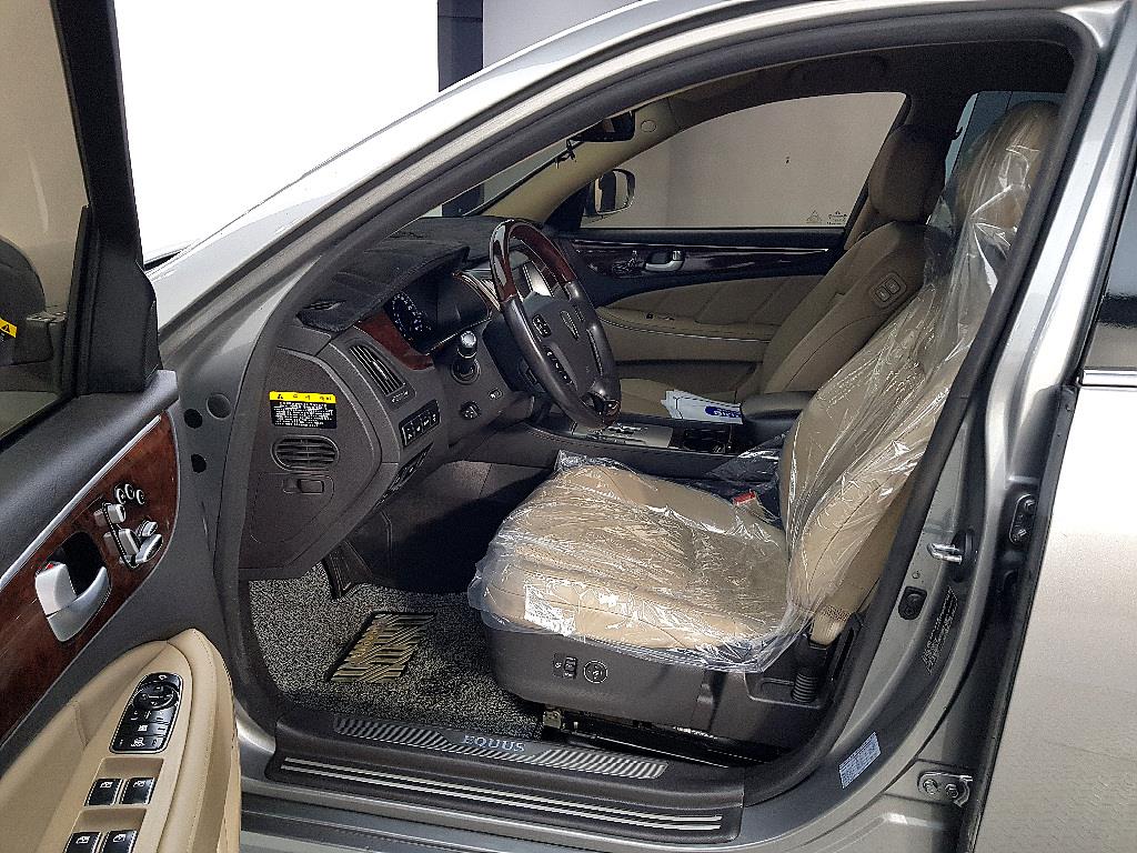 HYUNDAI Equus - Vista 8