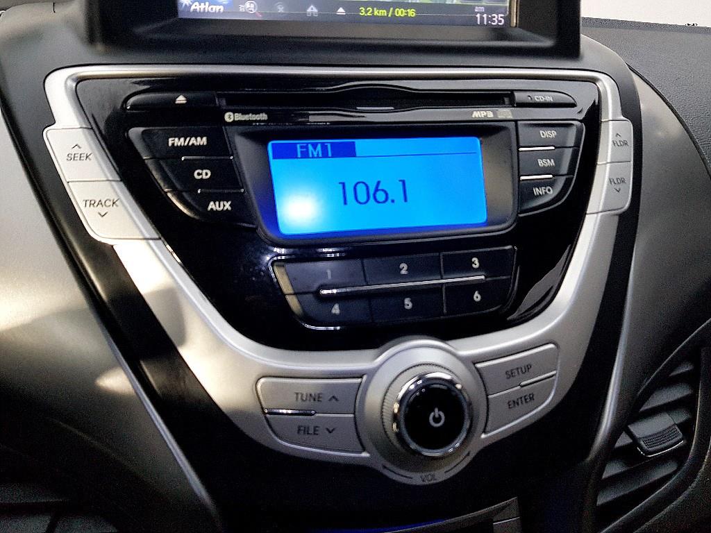 HYUNDAI Avante 2011 Blanco - Importación desde Corea - HF Imports Iquique - Foto 13