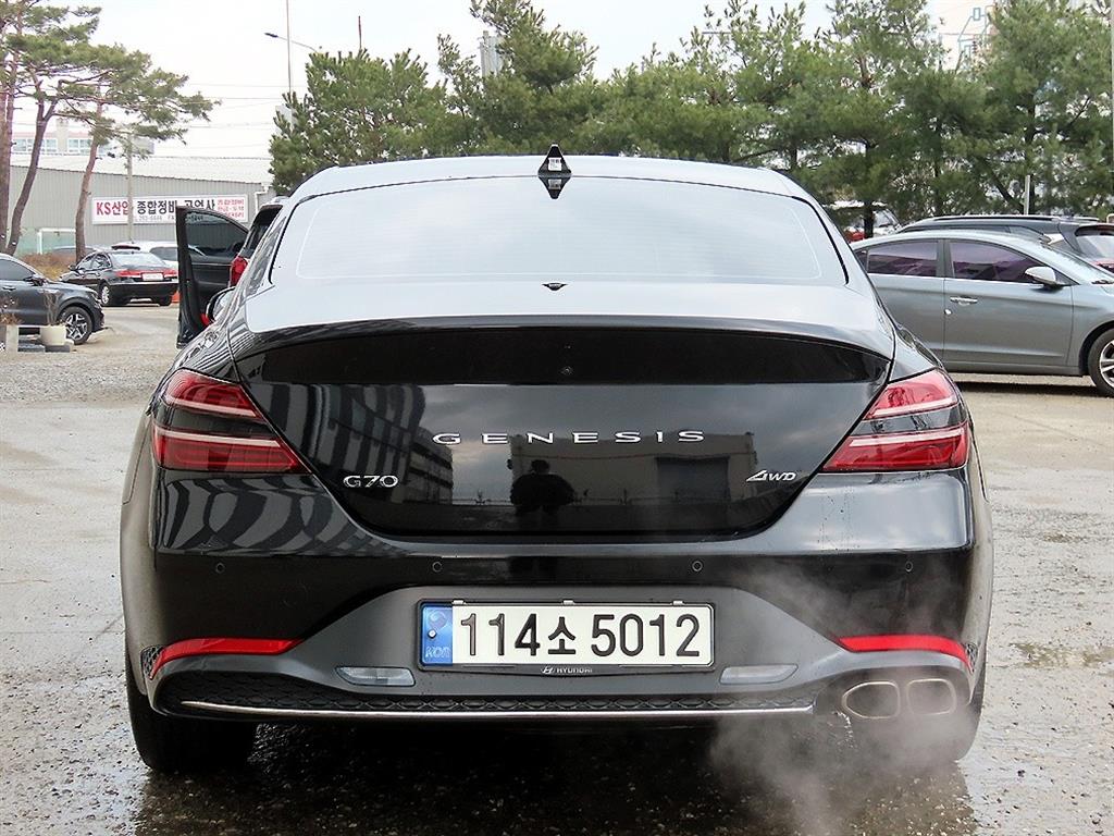 Genesis G70 - Vista 4