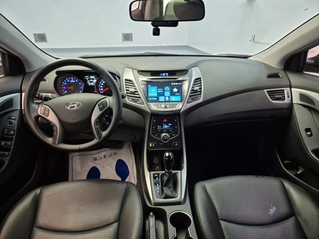 HYUNDAI Avante - Vista 7