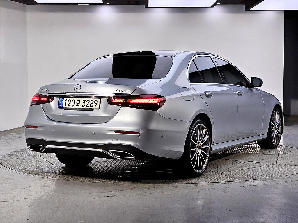 Mercedes Benz E class - Vista 4