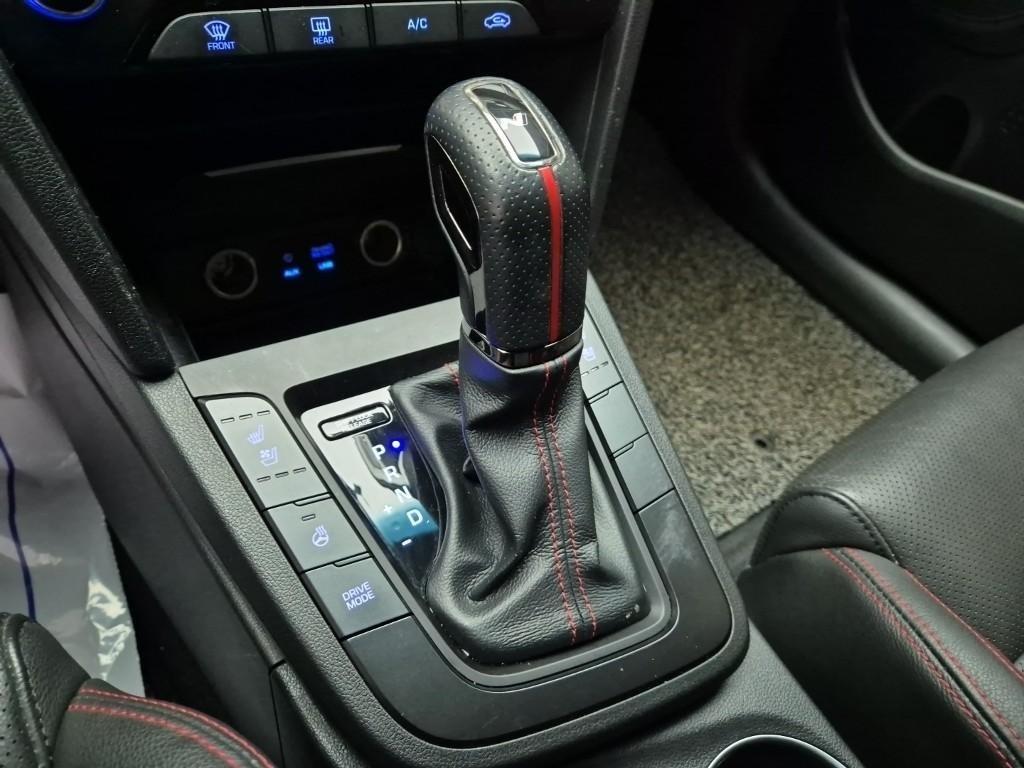 HYUNDAI Avante - Vista 8