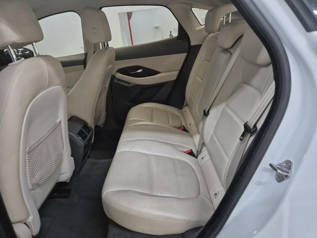 Jaguar E-PACE - Vista 12