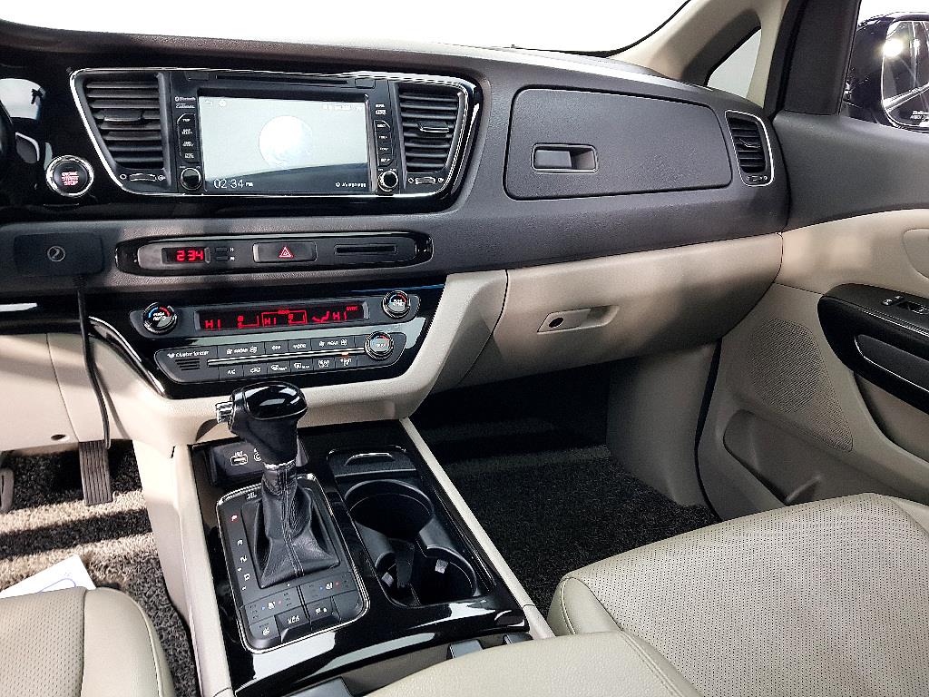 KIA Carnival - Vista 10