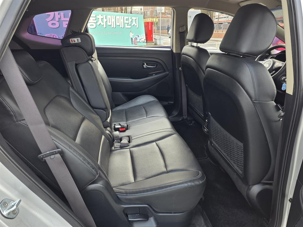 KIA Carens - Vista 12