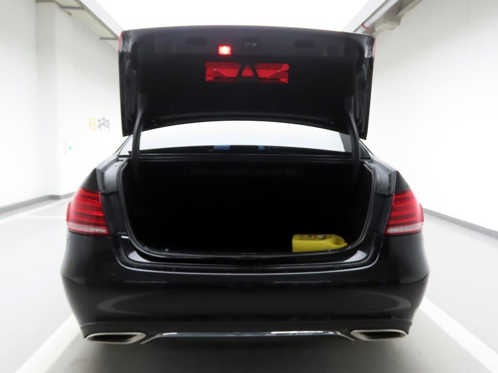 Mercedes Benz E class - Vista 5