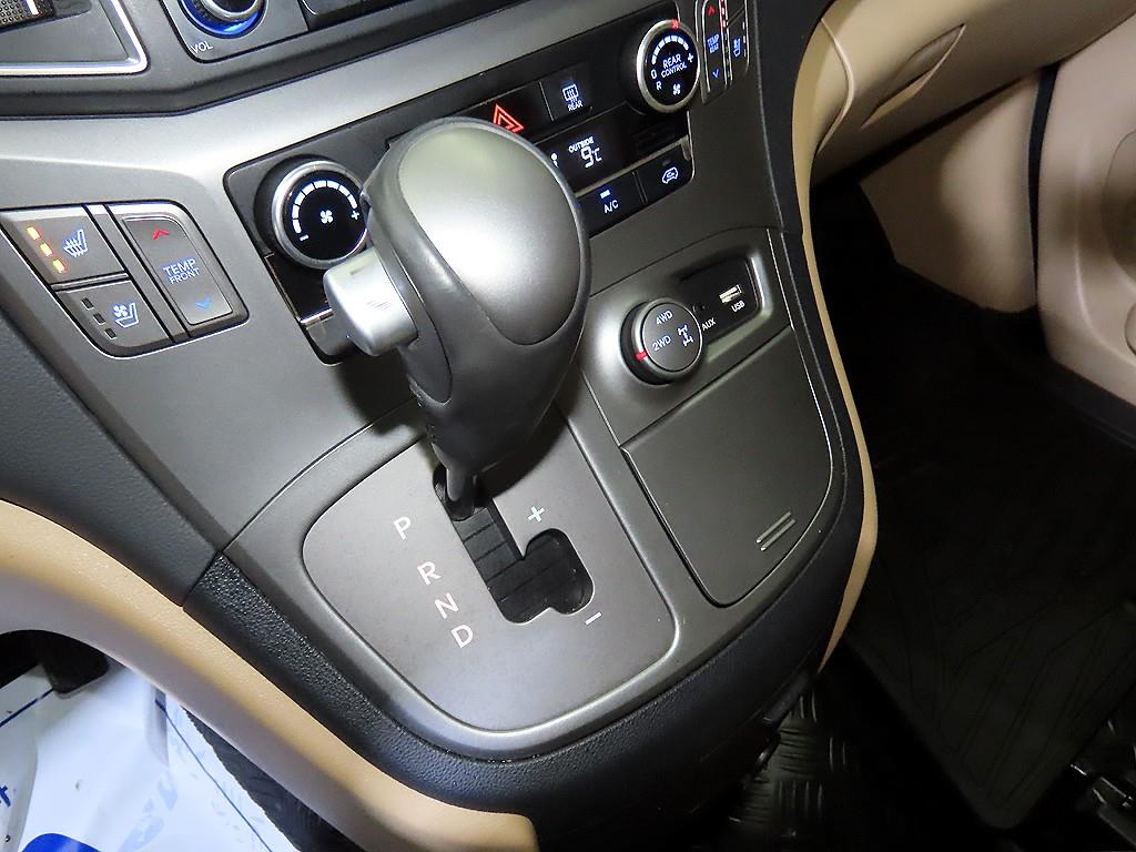 HYUNDAI Starex - Vista 12