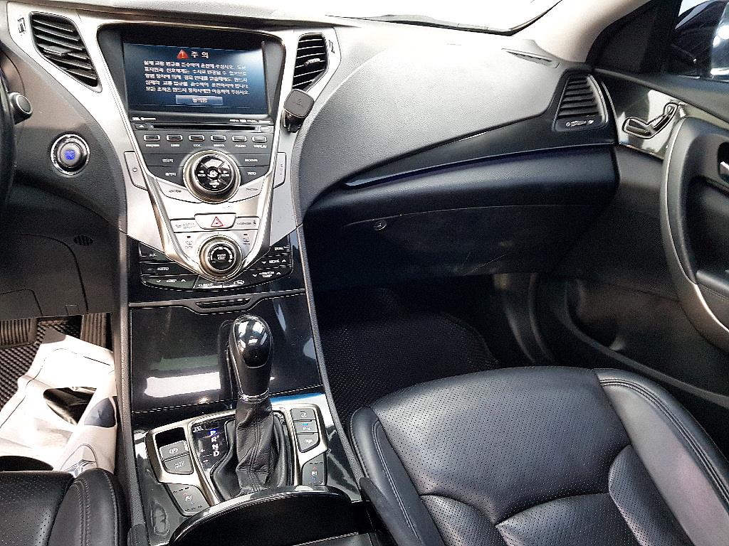 HYUNDAI Grandeur - Vista 10