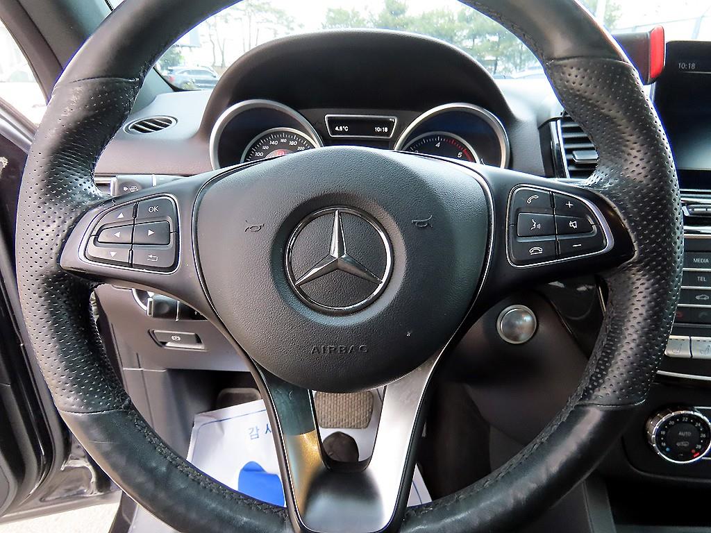 Mercedes Benz GLE Class - Vista 8