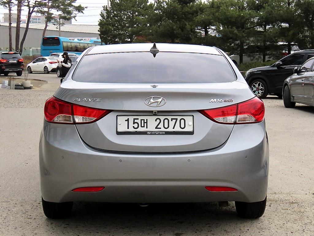 HYUNDAI Avante - Vista 4