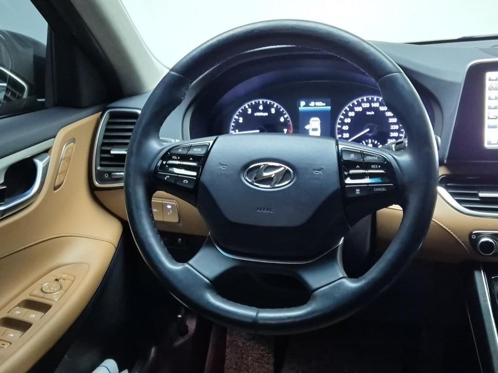 HYUNDAI Grandeur - Vista 5