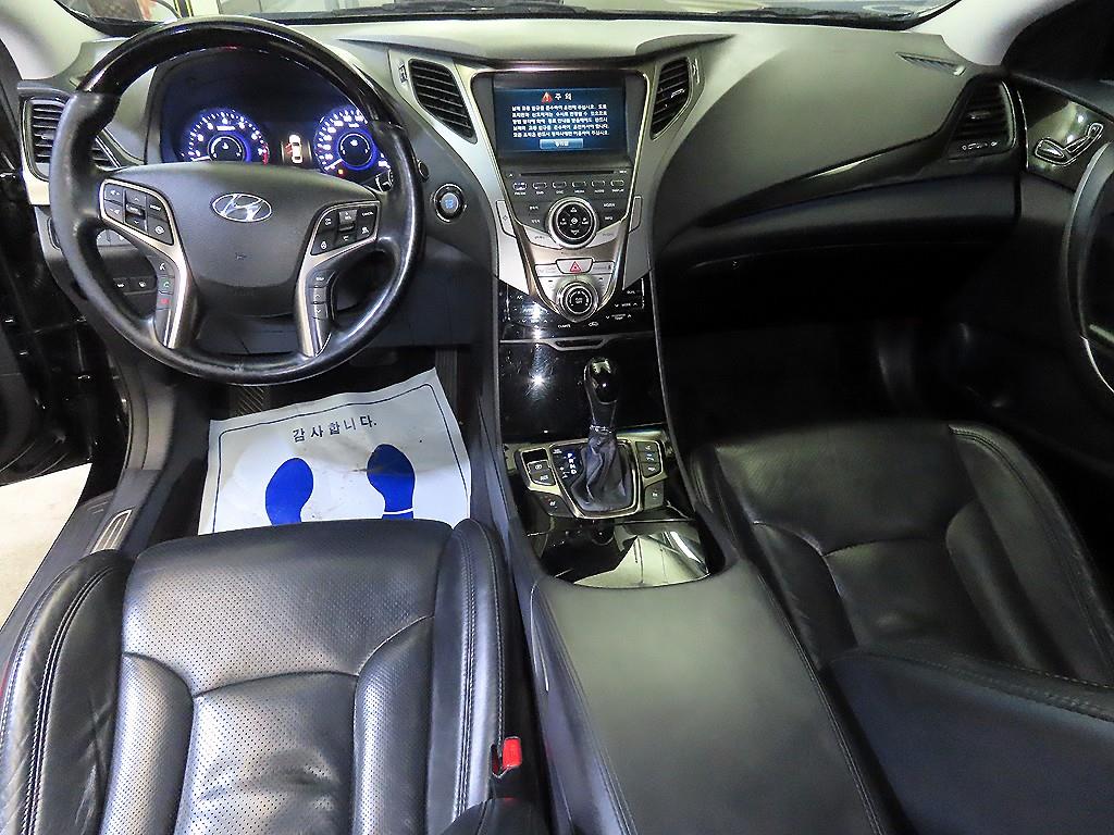 HYUNDAI Grandeur - Vista 10