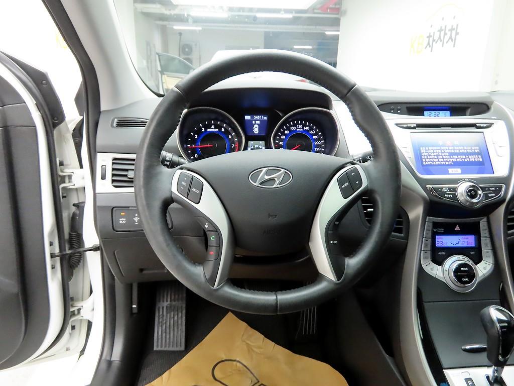 HYUNDAI Avante - Vista 7