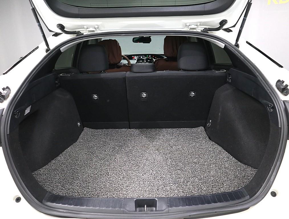 Toyota Prius 2017 Blanco - Importación desde Corea - HF Imports Iquique - Foto 17