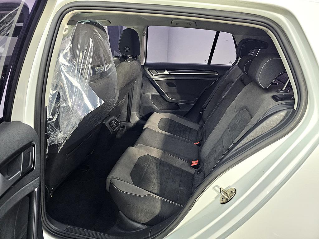 Volkswagen Golf - Vista 9