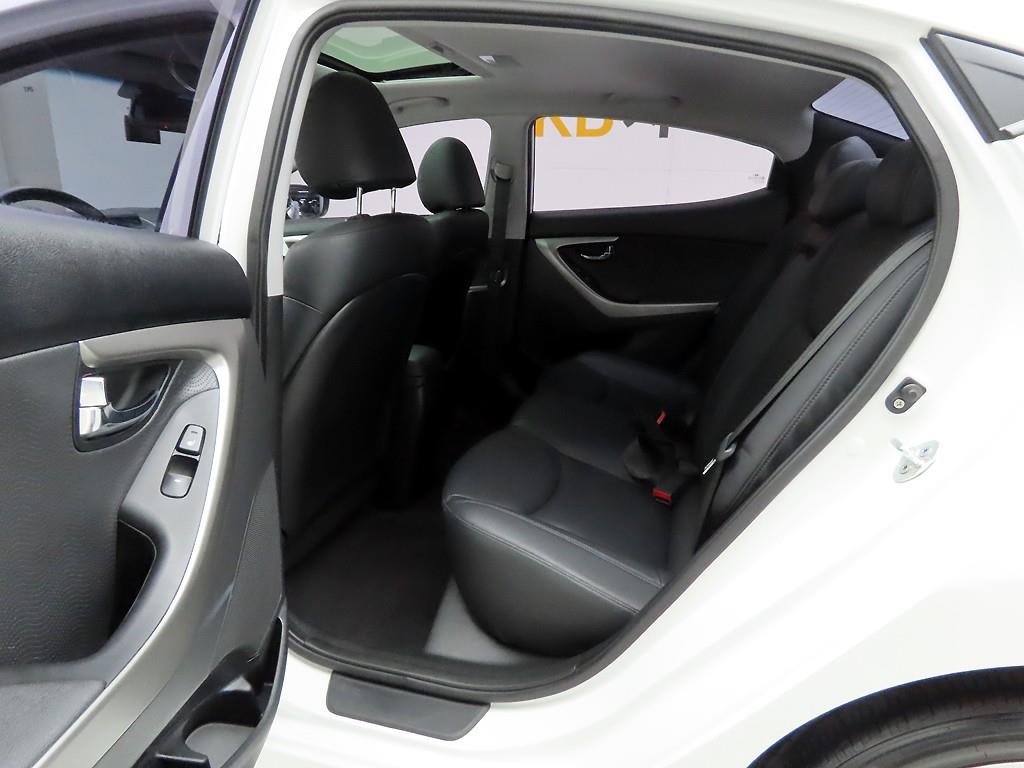 HYUNDAI Avante - Vista 12