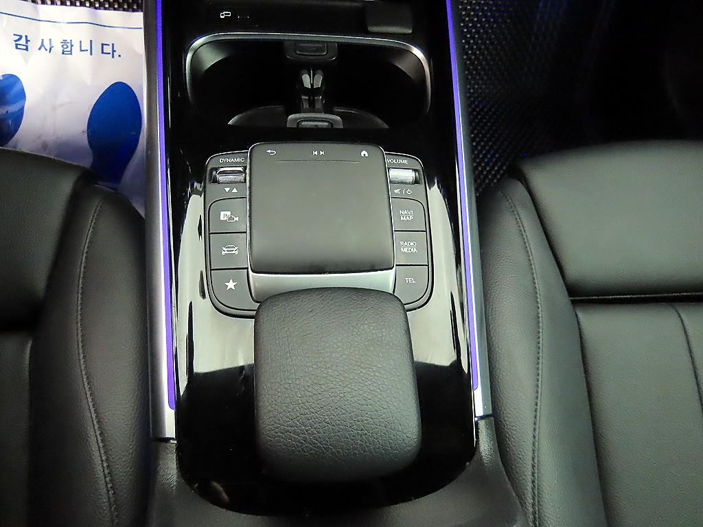 Mercedes Benz GLA Class - Vista 11