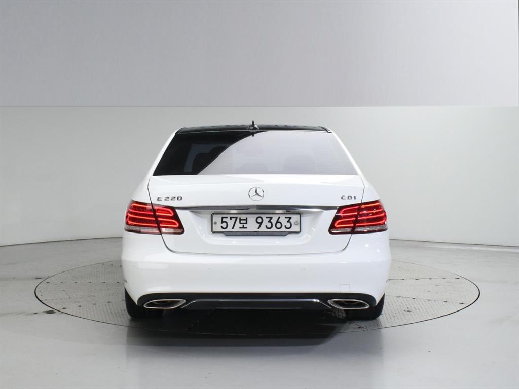 Mercedes Benz E class - Vista 4