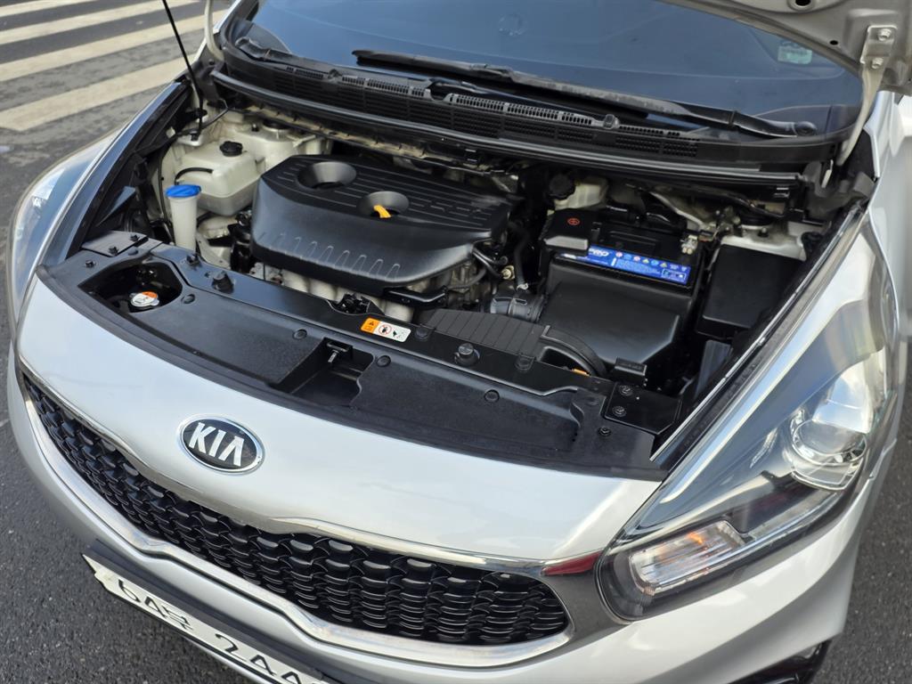 KIA Carens - Vista 6