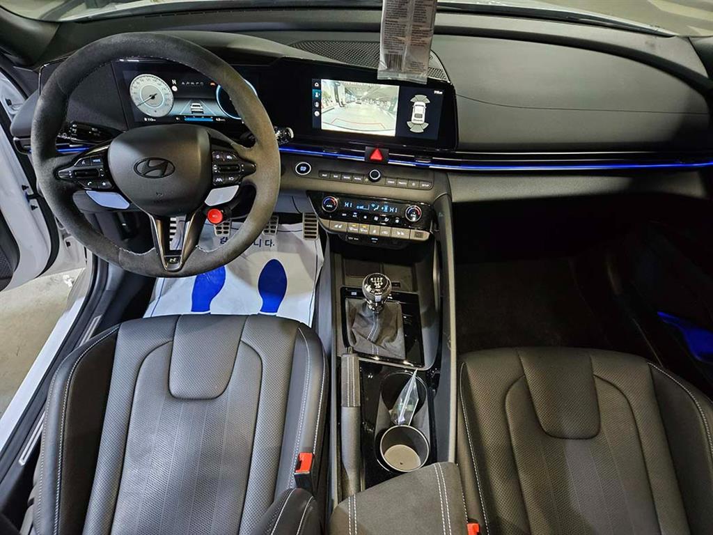 HYUNDAI Avante - Vista 10