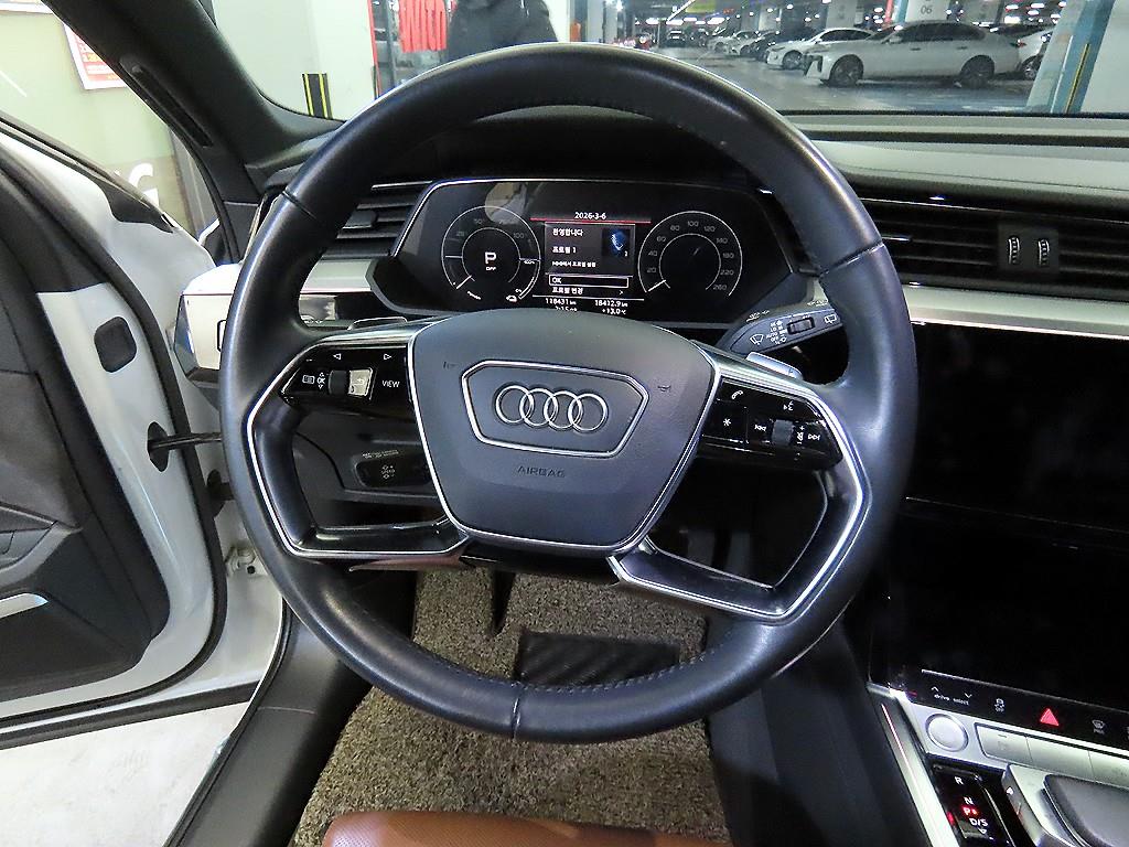 Audi e-Tron - Vista 8