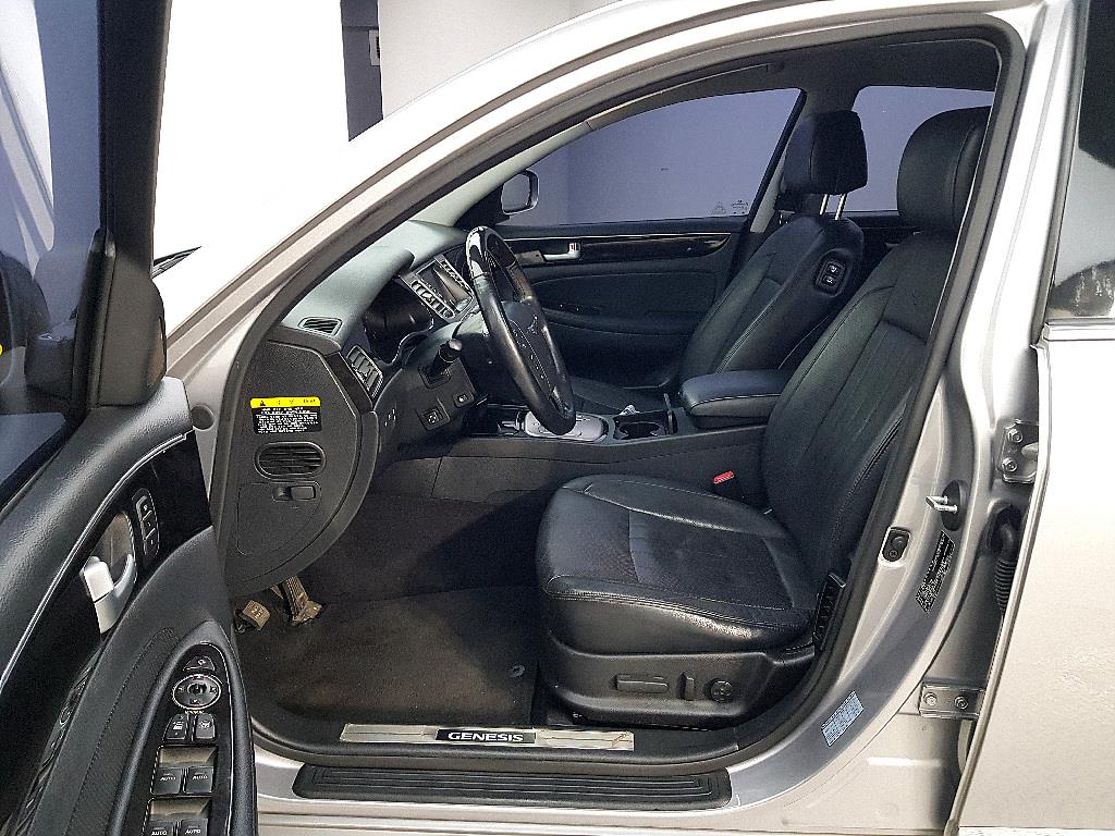 HYUNDAI Genesis - Vista 8