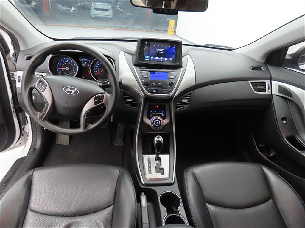 HYUNDAI Avante - Vista 7