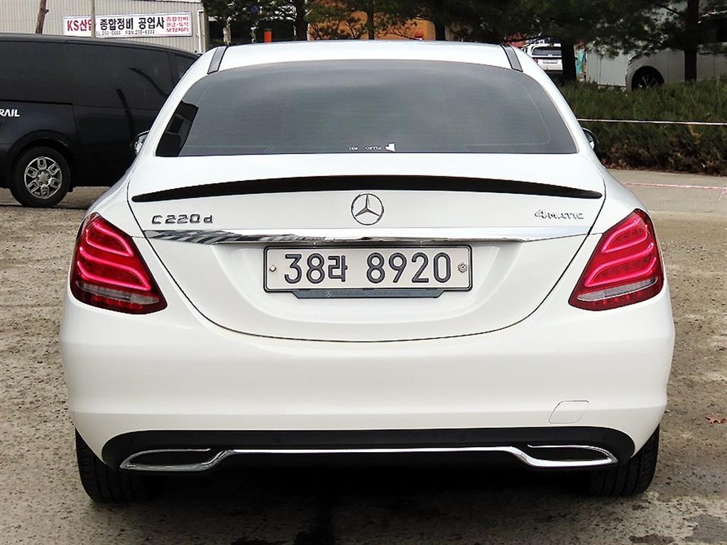 Mercedes Benz C Class - Vista 4