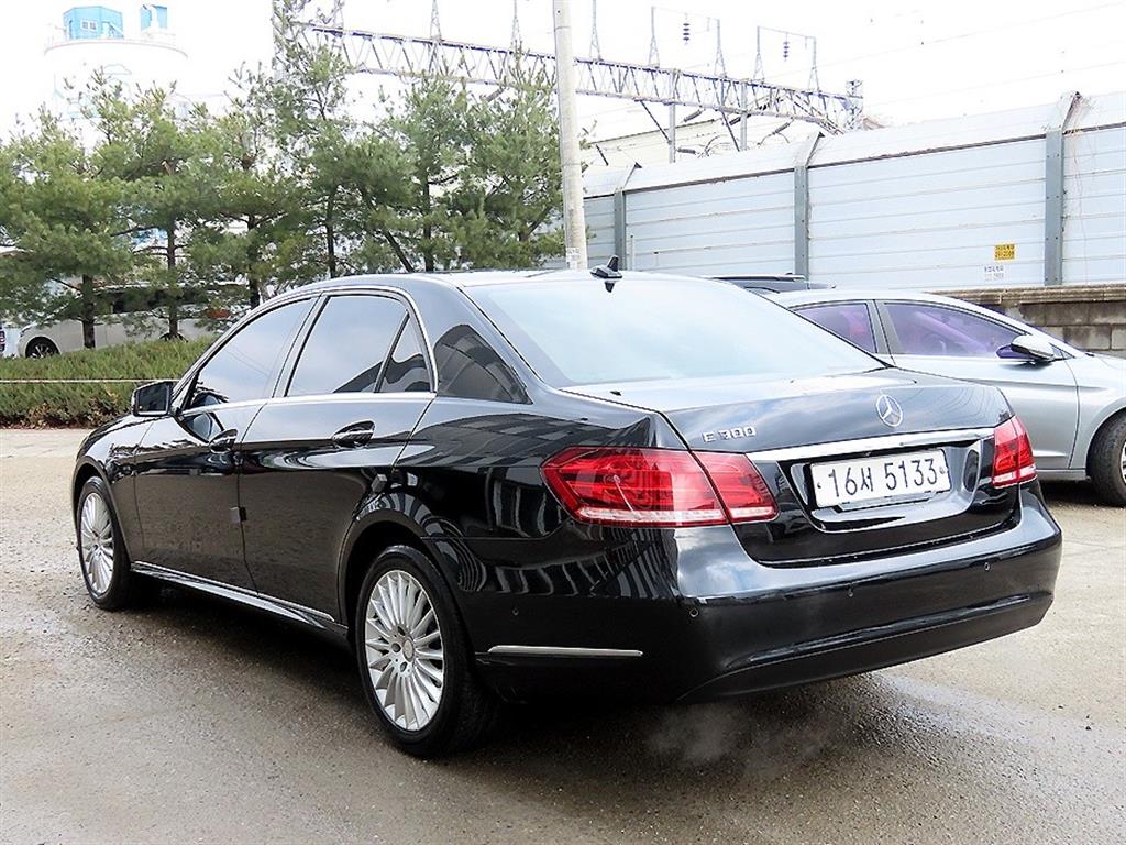 Mercedes Benz E class - Vista 3