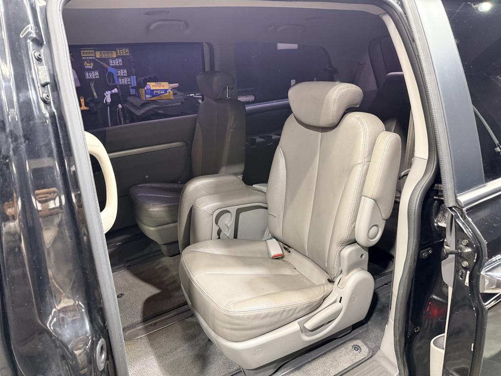 KIA Carnival - Vista 10