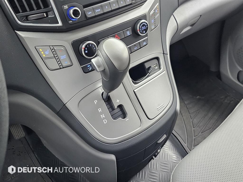 HYUNDAI Starex - Vista 9