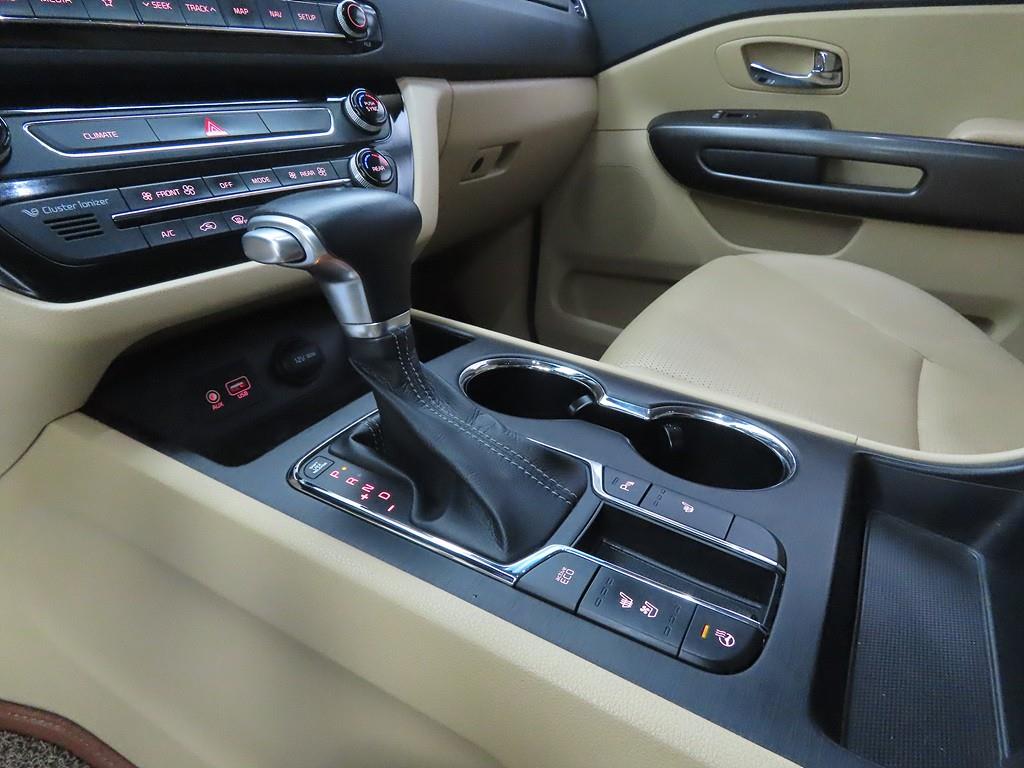 KIA Carnival - Vista 11