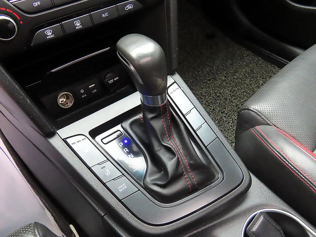 HYUNDAI Avante - Vista 11