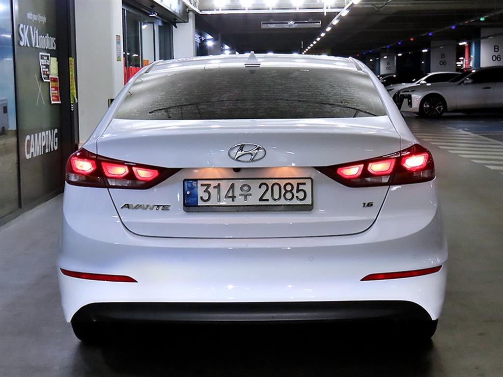 HYUNDAI Avante - Vista 5