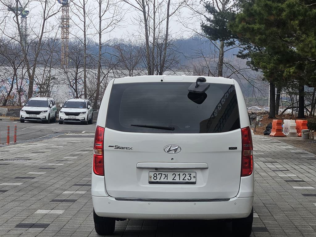 HYUNDAI Starex - Vista 5