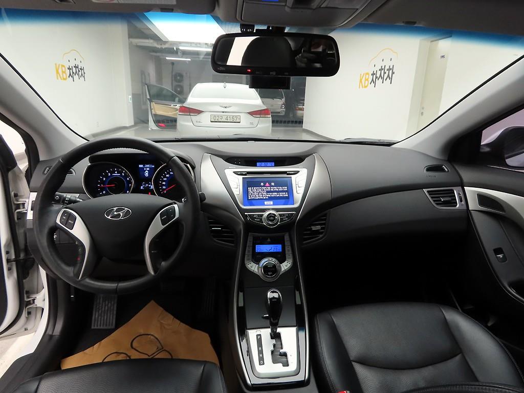 HYUNDAI Avante - Vista 6