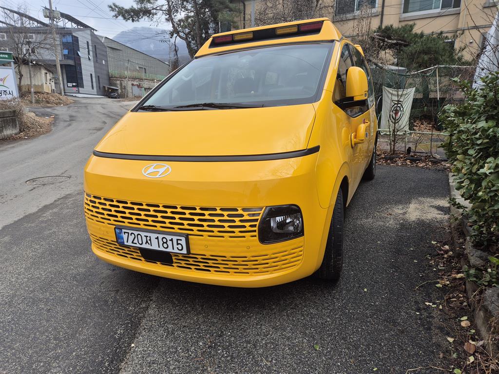 HYUNDAI Staria - Vista 2