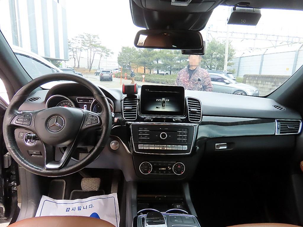 Mercedes Benz GLE Class - Vista 7