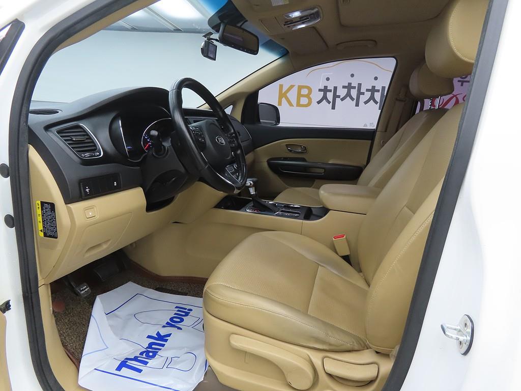 KIA Carnival - Vista 5