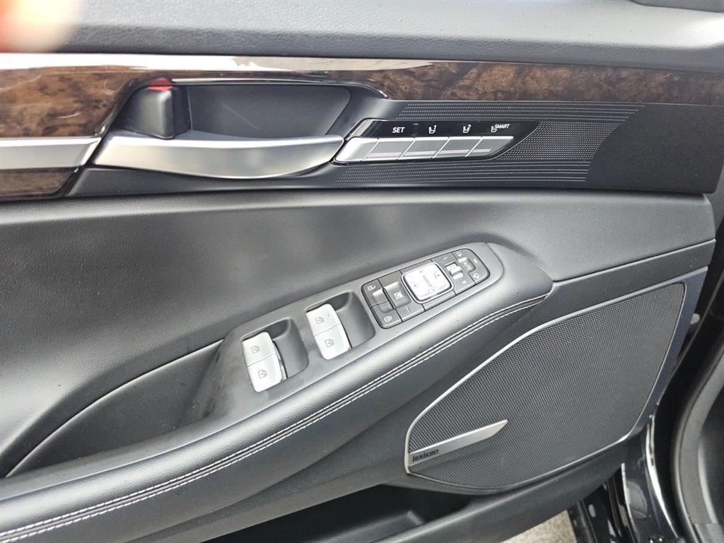 Genesis G90 - Vista 10