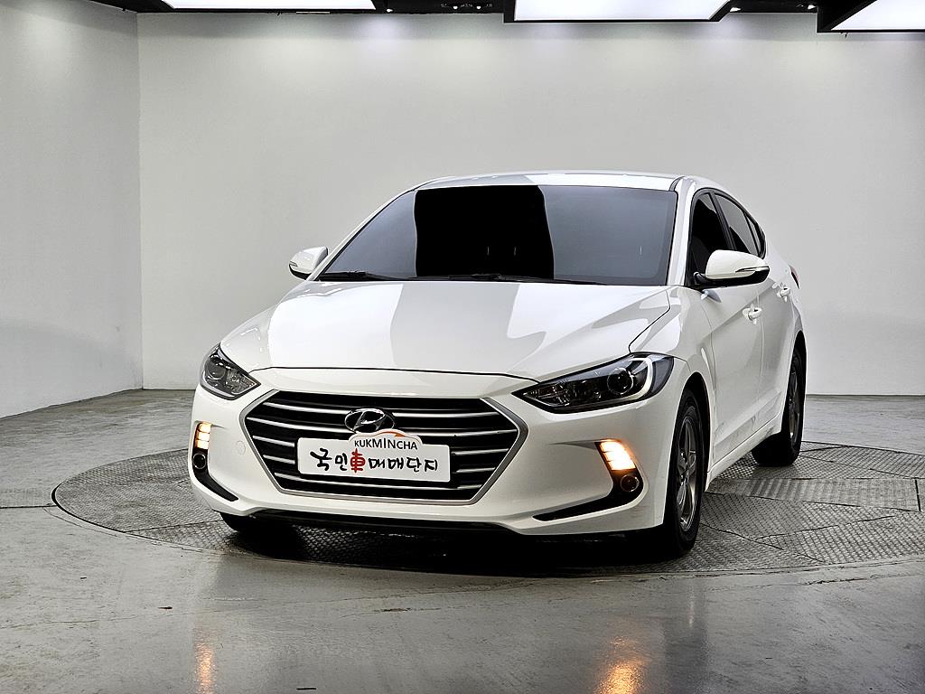 HYUNDAI Avante - Vista 2